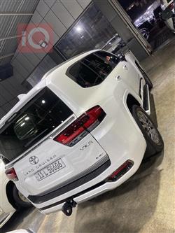 تۆیۆتا لاند کروزەر